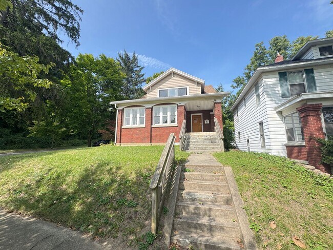 property at 1325 Lake Michigan Dr NW