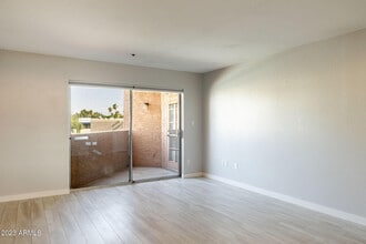 7494 E Earll Dr in Scottsdale, AZ - Foto de edificio - Building Photo