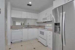 315 NW 36th Ave in Deerfield Beach, FL - Building Photo