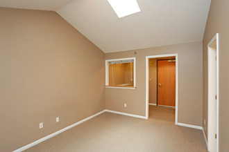 Somerfield Village Center Apartments in West Des Moines, IA - Foto de edificio - Interior Photo