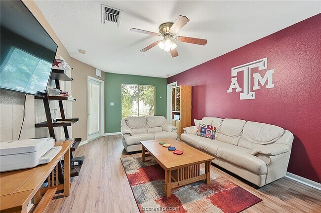 529 Southwest Pkwy in College Station, TX - Building Photo - Building Photo