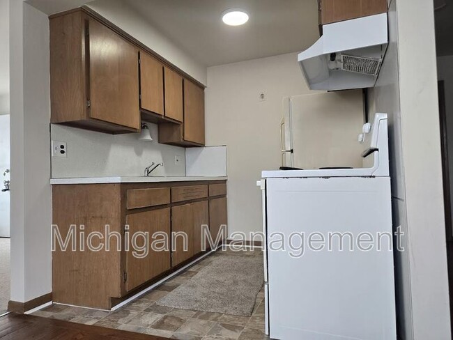 20233 Kelly Rd in Harper Woods, MI - Building Photo - Building Photo