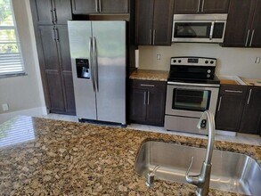 5671 Sunberry Cir in Fort Pierce, FL - Building Photo - Building Photo