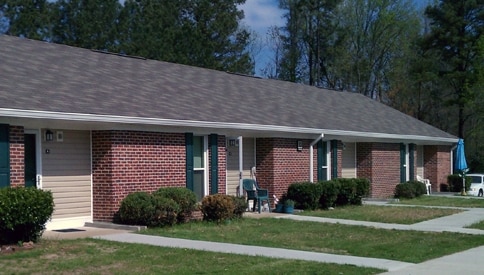 New Lebanon Village II in Spring Grove, VA - Foto de edificio - Building Photo