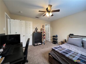 898 Advance St in San Marcos, TX - Foto de edificio - Building Photo
