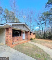 150 S Meadowcliff Cir in Carrollton, GA - Building Photo