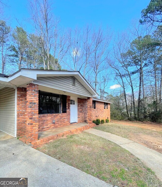 150 S Meadowcliff Cir in Carrollton, GA - Building Photo