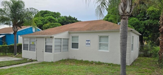 property at 632 W 2nd St