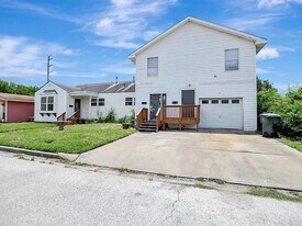 5313 Perry Ave in Galveston, TX - Building Photo
