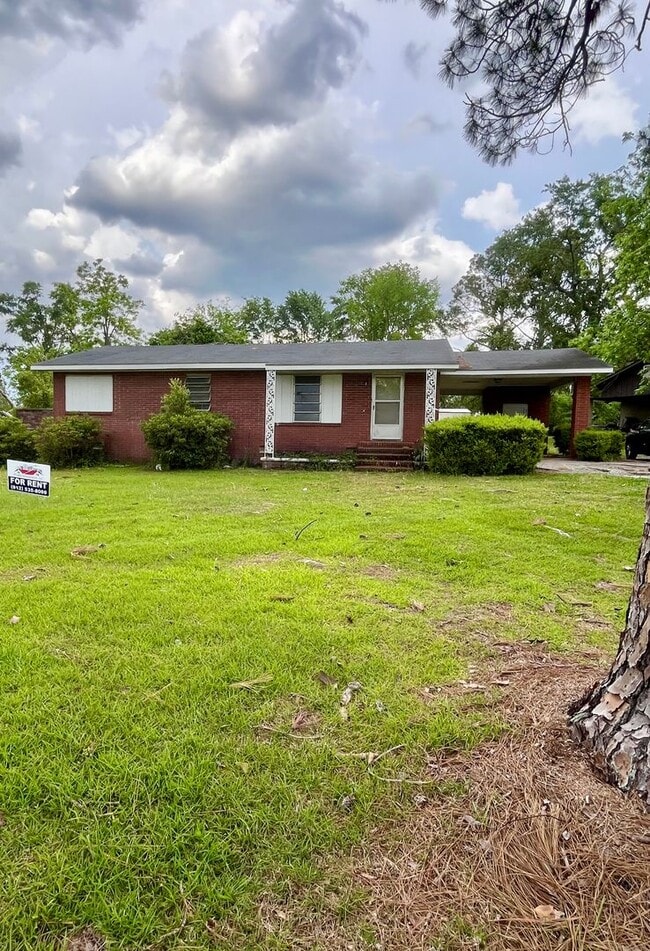 property at 800 E 6th St