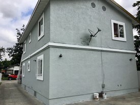 Duplex - East 80th Street in Los Angeles, CA - Building Photo