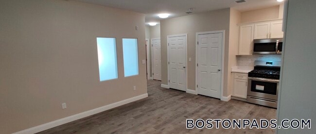 191 N Common St, Unit 302 in Lynn, MA - Foto de edificio - Building Photo
