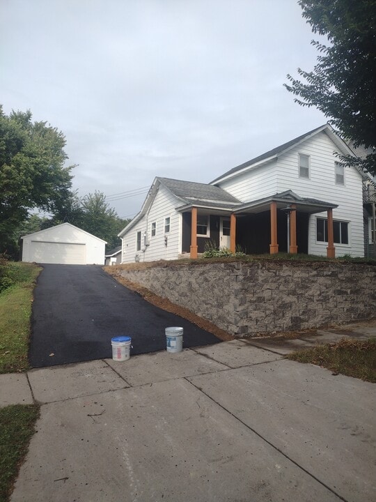 2220 2nd St in Eau Claire, WI - Building Photo