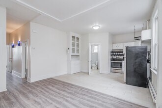 37 Pamrapo Ave in Jersey City, NJ - Building Photo - Building Photo