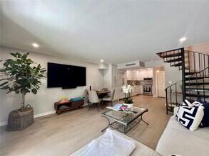 3220 W Trade Ave in Miami, FL - Building Photo - Building Photo