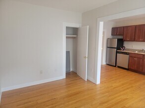 1094 Main St, Unit 1 in Branford, CT - Building Photo - Building Photo