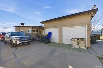 16072 Arrow Blvd in Fontana, CA - Foto de edificio - Building Photo