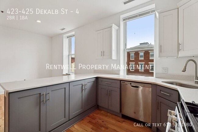 423-425 DeKalb St in Norristown, PA - Foto de edificio - Building Photo