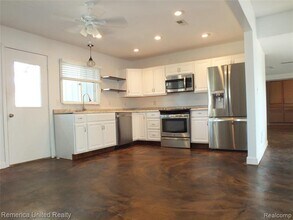 23861 Longacre St in Farmington, MI - Building Photo - Building Photo