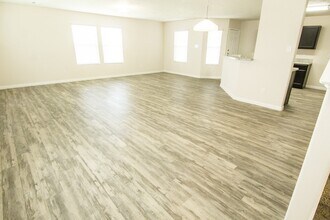 930 Ember Wood Ct in La Marque, TX - Building Photo - Building Photo