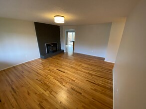 10375 SW Johnson St in Tigard, OR - Building Photo - Building Photo