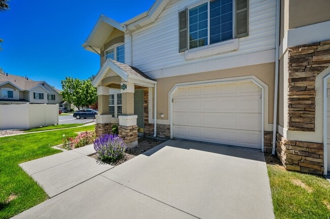 11976 Draperville Ave in Draper, UT - Foto de edificio - Building Photo