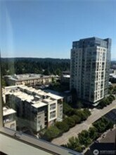 10610 NE 9th Pl in Bellevue, WA - Building Photo - Building Photo