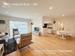 11405 Chandler Blvd in Los Angeles, CA - Building Photo - Building Photo