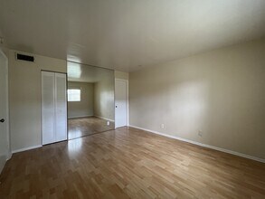 8051 S Colony Cir in Tamarac, FL - Building Photo - Building Photo