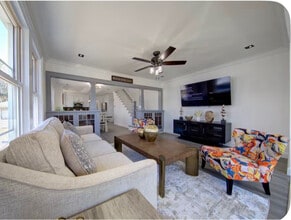 14 Roosevelt Ave in Hicksville, NY - Foto de edificio - Building Photo