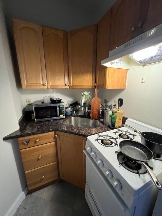 28 Cumberland St, Unit 204 in Boston, MA - Building Photo