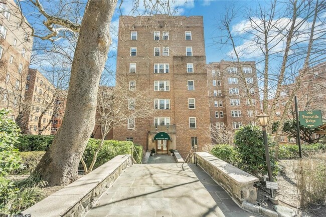 property at 280 Bronxville Rd