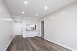 Huntington Terrace North Senior in Huntington Beach, CA - Foto de edificio - Interior Photo