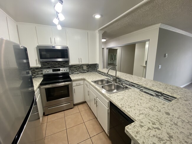 Chateau Garnet Apartments in Torrance, CA - Building Photo - Building Photo