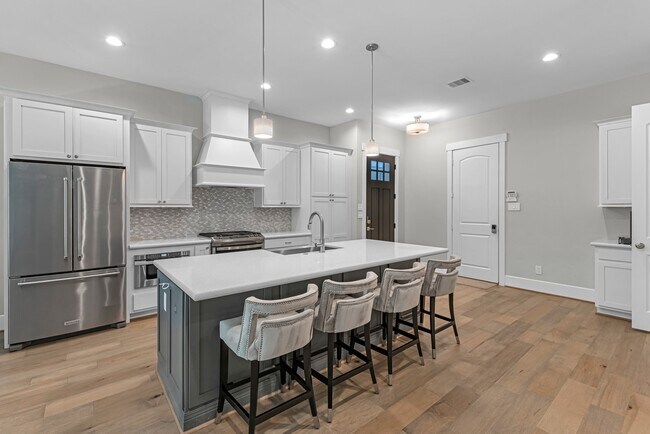 property at 11 Thorpe Ln