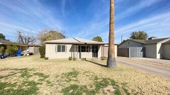 1114 E Oregon Ave in Phoenix, AZ - Building Photo