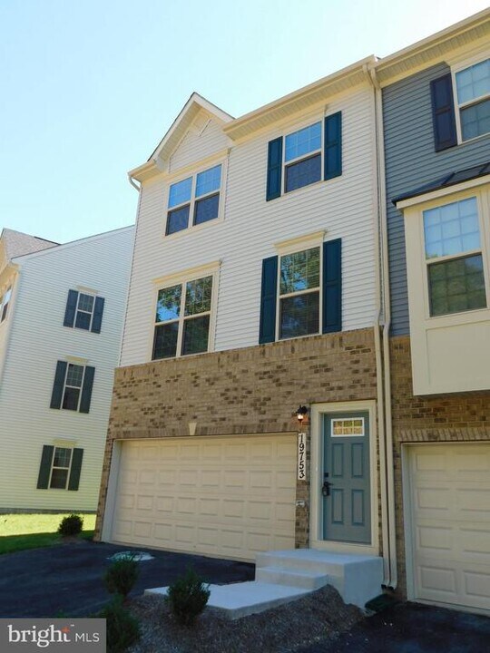 19753 Grn Vlg Dr in Montgomery Village, MD - Building Photo