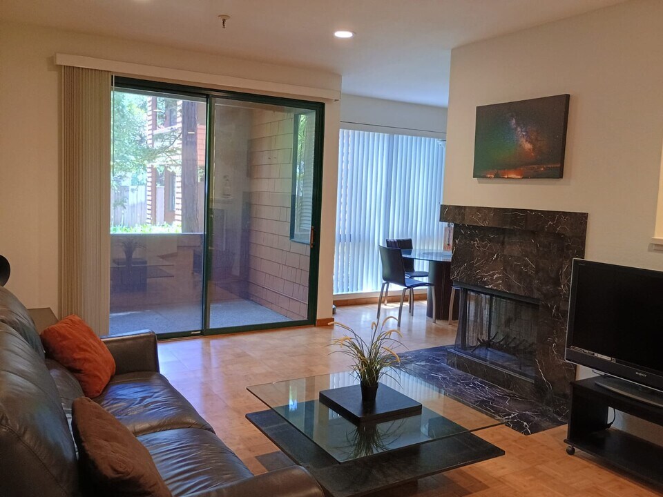 4250 El Camino Real, Unit #C125 in Palo Alto, CA - Building Photo