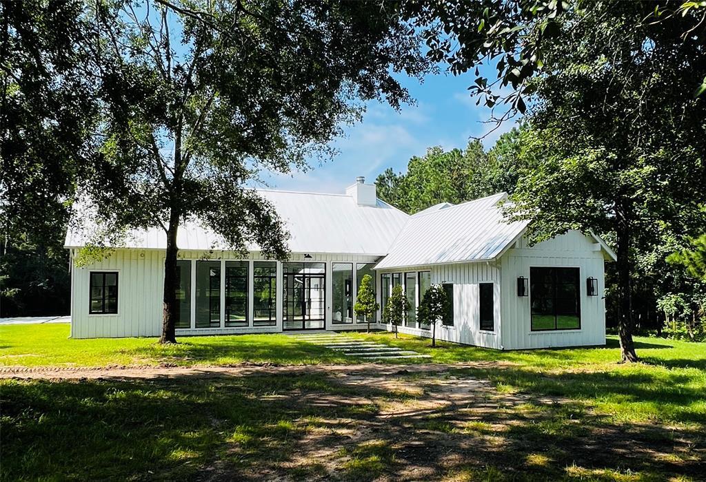 9879 Stubbs Rd in Magnolia, TX - Building Photo