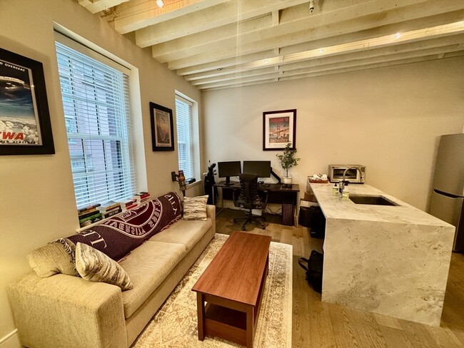 52 Broad St, Unit 1 BED VERY CLEAN  Modern in Boston, MA - Foto de edificio - Building Photo