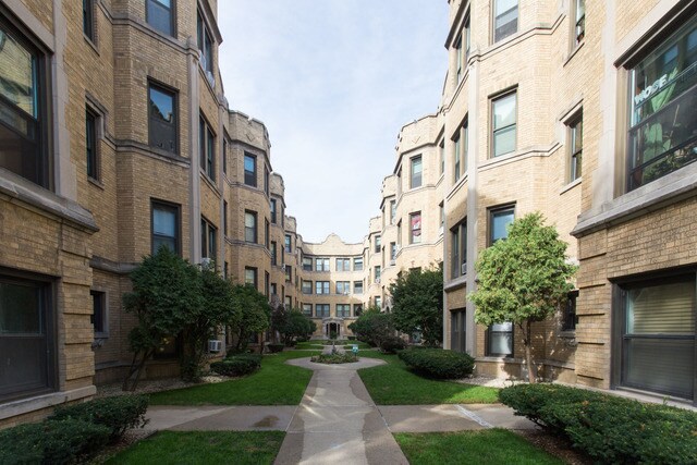 property at 4048 N Sheridan Rd