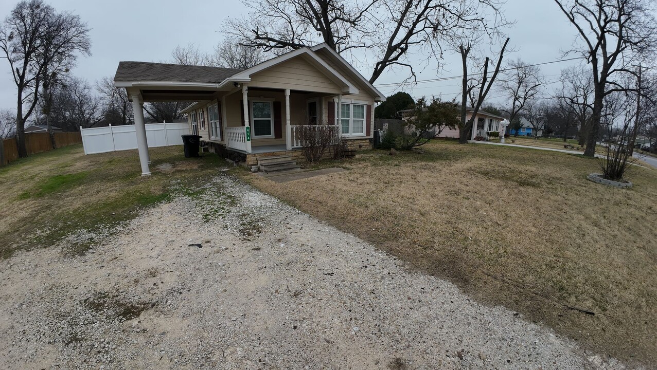 414 Woodard Ave in Cleburne, TX - Building Photo