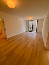 2512 NE 181st St, Unit B2 in North Miami Beach, FL - Building Photo - Building Photo