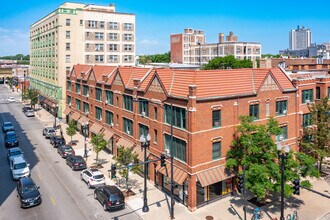 1040-1048 W Bryn Mawr Ave in Chicago, IL - Building Photo - Building Photo