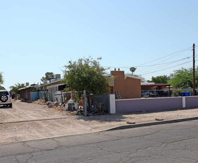 2528 N Fontana Ave in Tucson, AZ - Foto de edificio - Building Photo