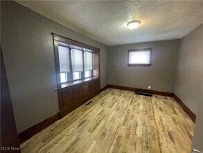 944 Baughman St in Akron, OH - Building Photo - Building Photo