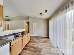 5260 Pin Oak Dr in Indianapolis, IN - Building Photo - Building Photo