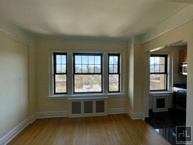 AMAZING STUDIO APARTMENT!! AMAZING DEAL! W in New York, NY - Building Photo - Building Photo