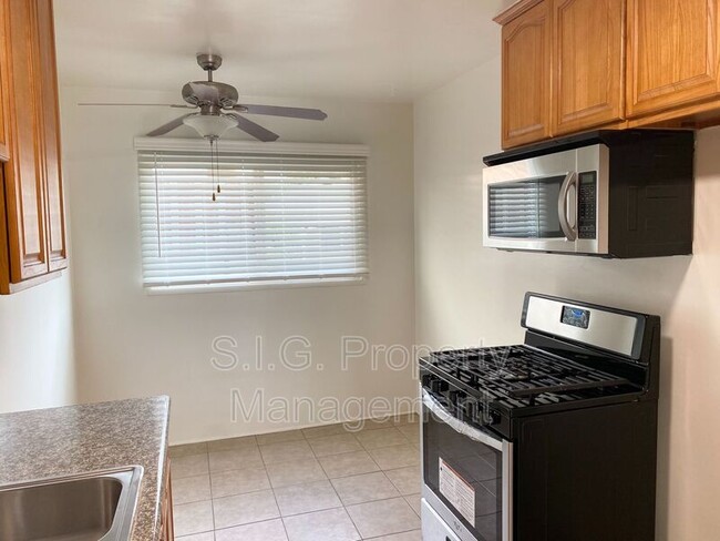 3610 W Chandler Blvd in Burbank, CA - Building Photo - Building Photo