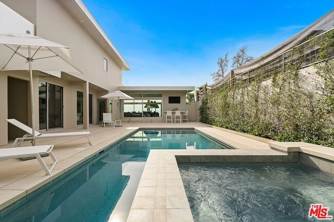 property at 2189 Summitridge Dr